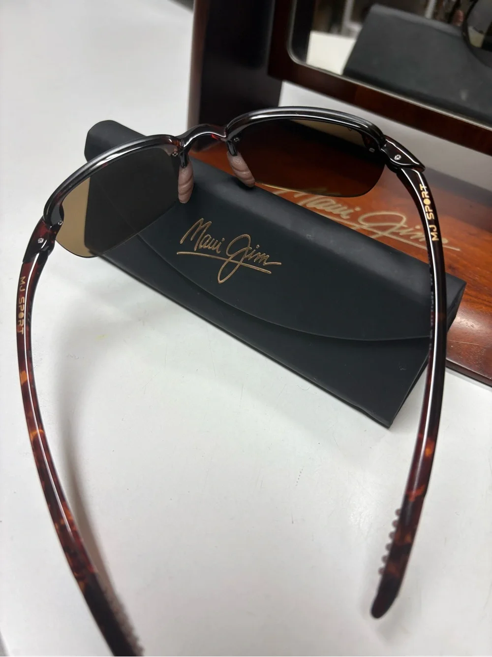 Maui Jim Men’s Sunglasses Brown Frame with Gray Lenses & Maria excellent quality